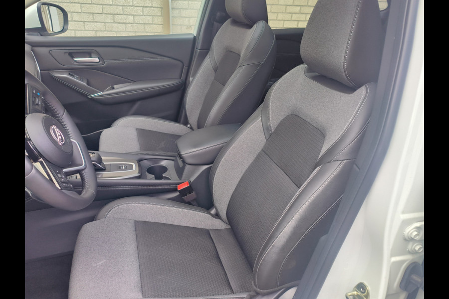 Nissan QASHQAI 1.3 MHEV Xtronic N-Connecta uit 2025 Rijklaar + Fabrieksgarantie  Automaat  Panorama-dak Henk Jongen Auto's in Helmond,  al 50 jaar service zoals 't hoort!