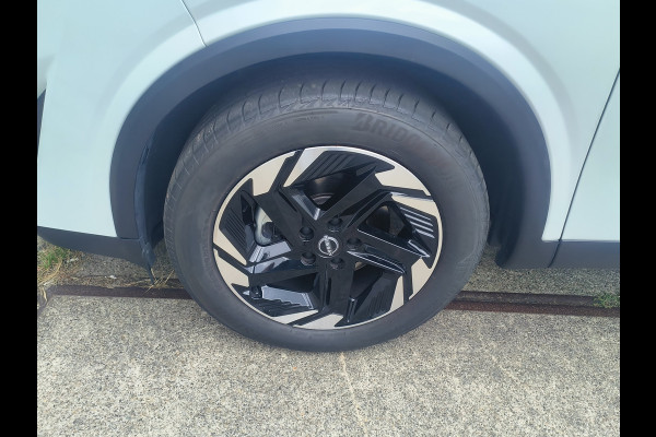 Nissan QASHQAI 1.3 MHEV Xtronic N-Connecta uit 2025 Rijklaar + Fabrieksgarantie  Automaat  Panorama-dak Henk Jongen Auto's in Helmond,  al 50 jaar service zoals 't hoort!