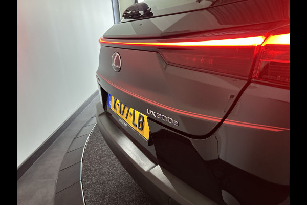 Lexus UX 300e Business 54 kWh | Tot € 4.000 klantvoordeel* | Elektrisch Rijden in Stijl | Nette auto | Apple Carplay / Android Auto