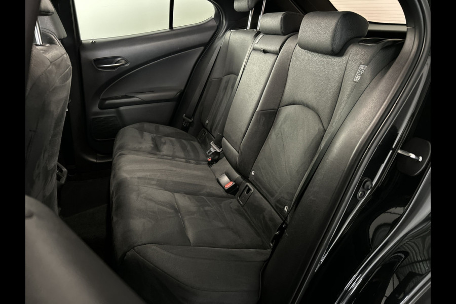 Lexus UX 300e Business 54 kWh | Tot € 4.000 klantvoordeel* | Elektrisch Rijden in Stijl | Nette auto | Apple Carplay / Android Auto