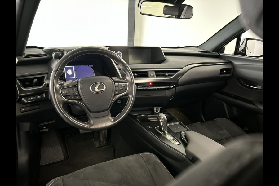 Lexus UX 300e Business 54 kWh | Tot € 4.000 klantvoordeel* | Elektrisch Rijden in Stijl | Nette auto | Apple Carplay / Android Auto