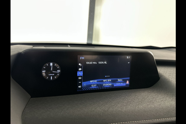 Lexus UX 300e Business 54 kWh | Tot € 4.000 klantvoordeel* | Elektrisch Rijden in Stijl | Nette auto | Apple Carplay / Android Auto