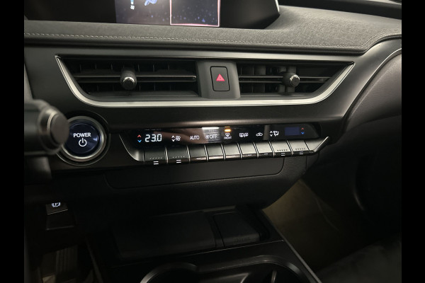 Lexus UX 300e Business 54 kWh | Tot € 4.000 klantvoordeel* | Elektrisch Rijden in Stijl | Nette auto | Apple Carplay / Android Auto