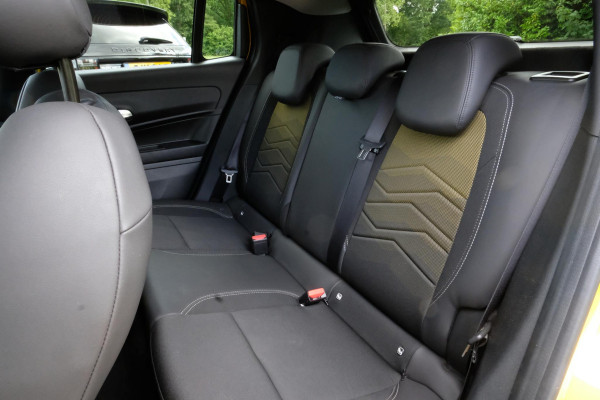 Jeep Avenger 1st Edition 54 kWh 165 PK | 54 KWH | CarPlay | Navigatie | LED verlichting | Lichtmetalen velgen | Two - Tone | Elektrische klep |