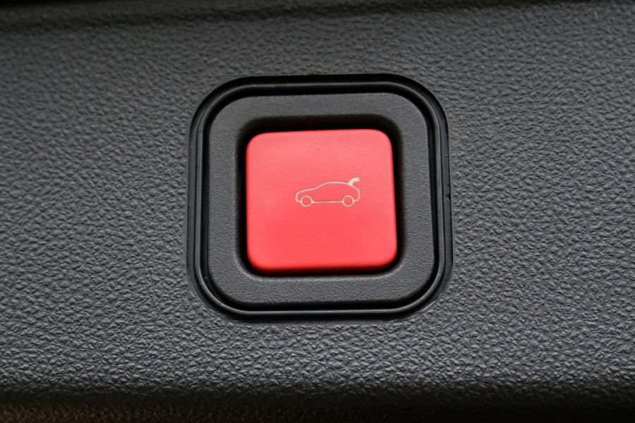 Jeep Avenger 1st Edition 54 kWh 165 PK | 54 KWH | CarPlay | Navigatie | LED verlichting | Lichtmetalen velgen | Two - Tone | Elektrische klep |