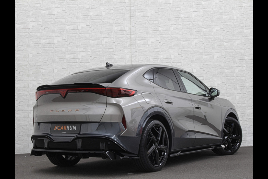 CUPRA Tavascan 77 kWh Aero-pack | Nieuw! | Winter-Pack | Warmtepomp | Verlengde Fabrieksgarantie | 7x Op Voorraad | Adaptive Cruise Control | 3-Zone Clima | Verwarmde Voorruit | Keyless-Entry | Sfeerverlichting | Stoelverwarming | Carplay | Stuurverwarming | Getint Glas | 19 inch | Lane-Assist | Camera | Draadloos Laden |