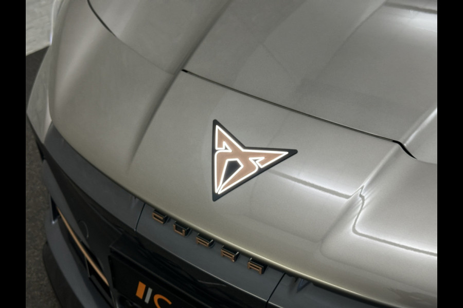 CUPRA Tavascan 77 kWh Aero-pack | Nieuw! | Winter-Pack | Warmtepomp | Verlengde Fabrieksgarantie | 7x Op Voorraad | Adaptive Cruise Control | 3-Zone Clima | Verwarmde Voorruit | Keyless-Entry | Sfeerverlichting | Stoelverwarming | Carplay | Stuurverwarming | Getint Glas | 19 inch | Lane-Assist | Camera | Draadloos Laden |