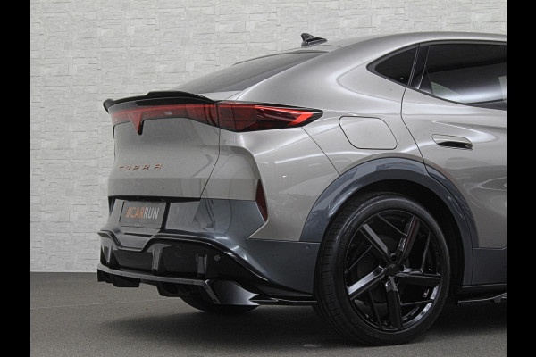 CUPRA Tavascan 77 kWh Aero-pack | Nieuw! | Winter-Pack | Warmtepomp | Verlengde Fabrieksgarantie | 7x Op Voorraad | Adaptive Cruise Control | 3-Zone Clima | Verwarmde Voorruit | Keyless-Entry | Sfeerverlichting | Stoelverwarming | Carplay | Stuurverwarming | Getint Glas | 19 inch | Lane-Assist | Camera | Draadloos Laden |
