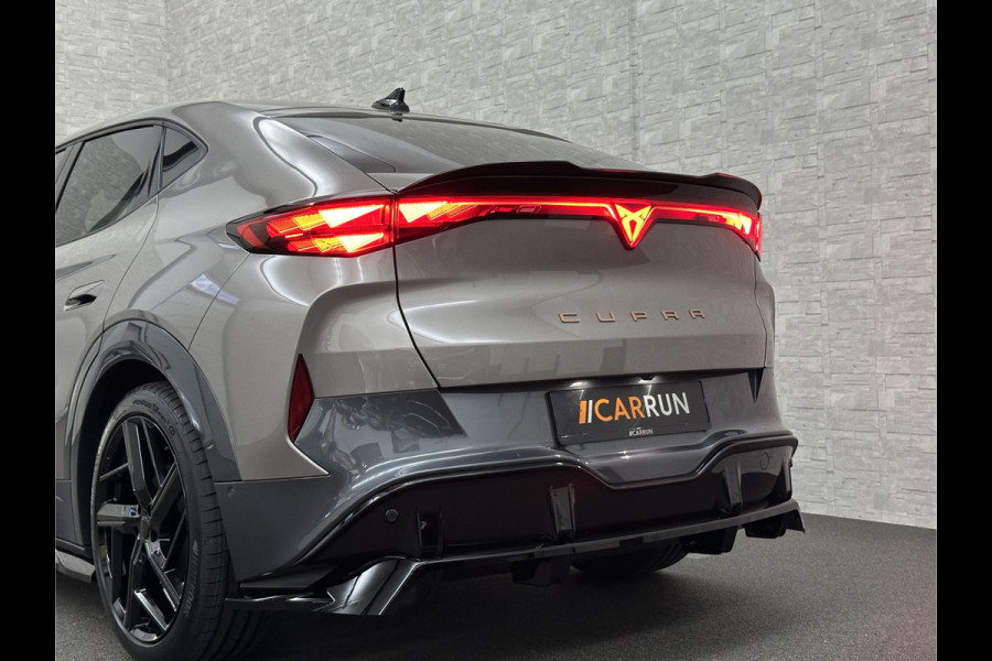 CUPRA Tavascan 77 kWh Aero-pack | Nieuw! | Winter-Pack | Warmtepomp | Verlengde Fabrieksgarantie | 7x Op Voorraad | Adaptive Cruise Control | 3-Zone Clima | Verwarmde Voorruit | Keyless-Entry | Sfeerverlichting | Stoelverwarming | Carplay | Stuurverwarming | Getint Glas | 19 inch | Lane-Assist | Camera | Draadloos Laden |
