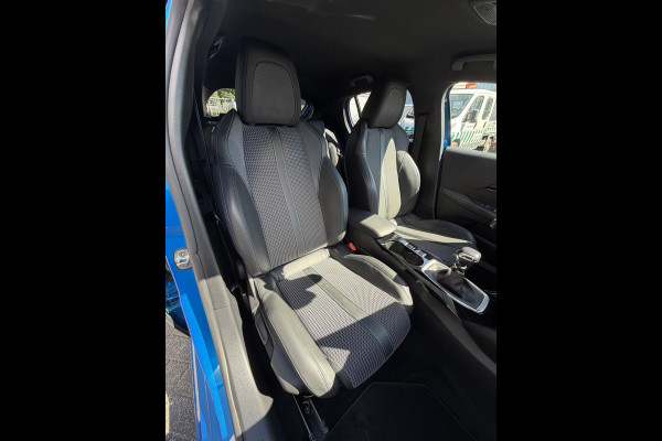 Peugeot 208 100pk GT-Line (Trekhaak - Camera - Adaptieve Cruise Controle - Keyless Entry - Apple Carplay - Navigatie - Automatische Airco -
