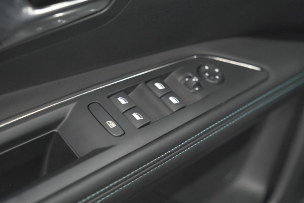 Peugeot 3008 1.6 HYbrid 225 Allure | Plug in Hybride | Camera | Dodehoekdetectie | Apple Carplay
