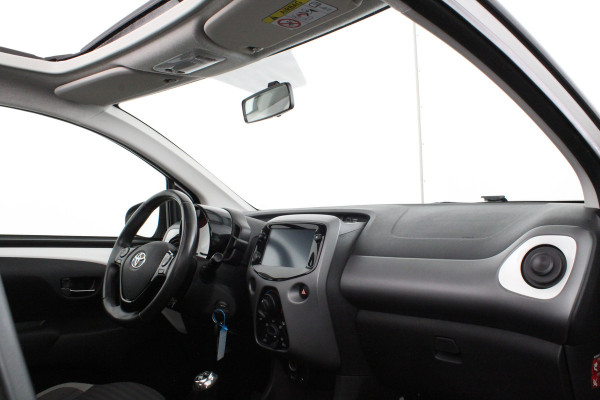 Toyota Aygo 1.0 VVT-i x-joy > Schuifdak/Camera/Navigatie via (Apple CarPlay / Android Auto)