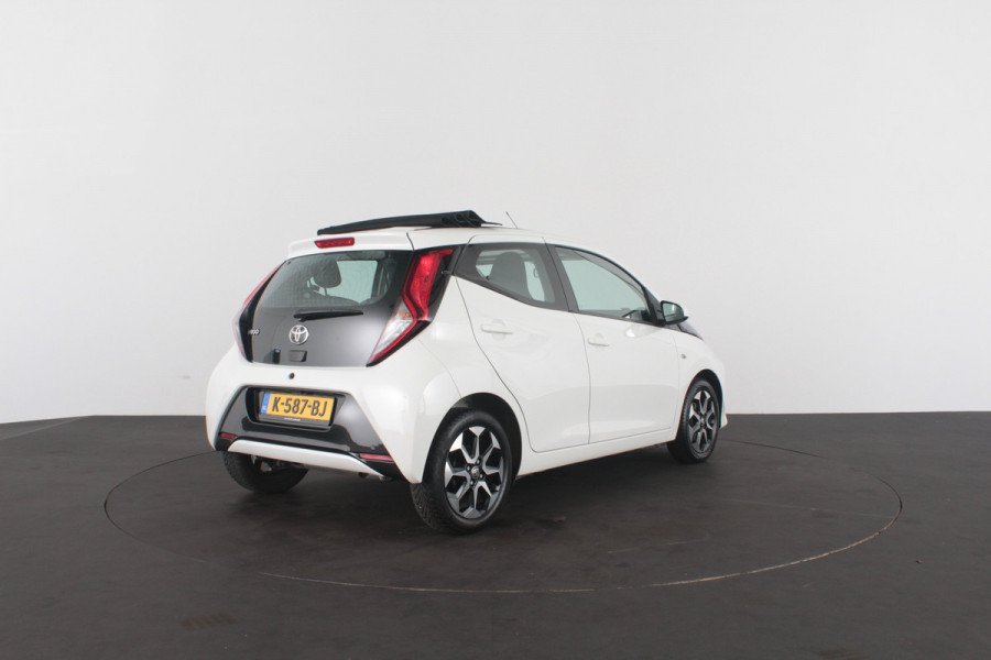 Toyota Aygo 1.0 VVT-i x-joy > Schuifdak/Camera/Navigatie via (Apple CarPlay / Android Auto)