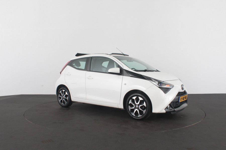 Toyota Aygo 1.0 VVT-i x-joy > Schuifdak/Camera/Navigatie via (Apple CarPlay / Android Auto)