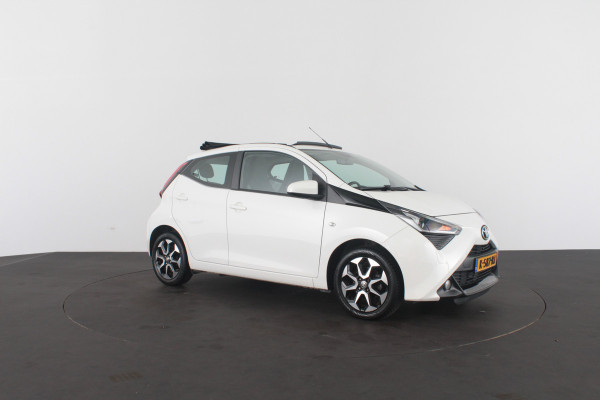 Toyota Aygo 1.0 VVT-i x-joy > Schuifdak/Camera/Navigatie via (Apple CarPlay / Android Auto)