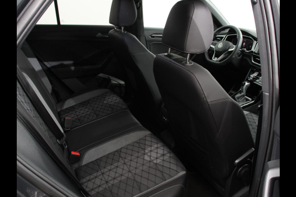 Volkswagen T-Roc 1.5 eTsi R-Line Edition Automaat Camera Navigatie Apple Carplay/Android Auto Climate control Lichtmetalen Velgen Extra Getint Glas Lichtmetalen Velgen Voorstoelen verwarmbaar