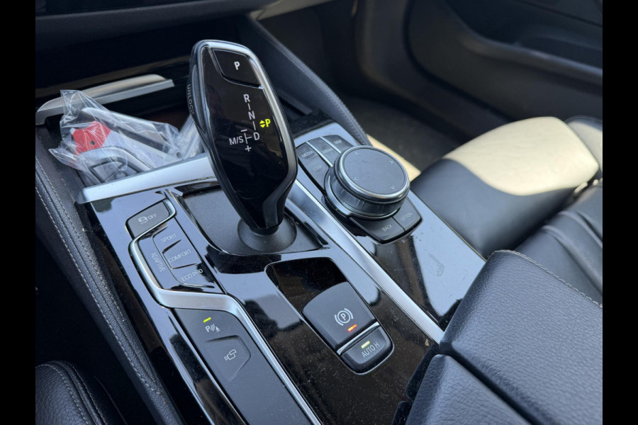 BMW 5 Serie Touring 540i xDrive High Executive Edition | Panoramadak | 360* Camera | Elektrische Achterklep | Climate Control |