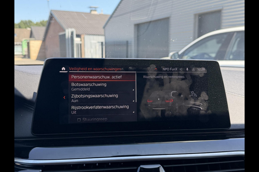 BMW 5 Serie Touring 540i xDrive High Executive Edition | Panoramadak | 360* Camera | Elektrische Achterklep | Climate Control |