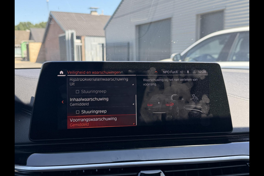 BMW 5 Serie Touring 540i xDrive High Executive Edition | Panoramadak | 360* Camera | Elektrische Achterklep | Climate Control |