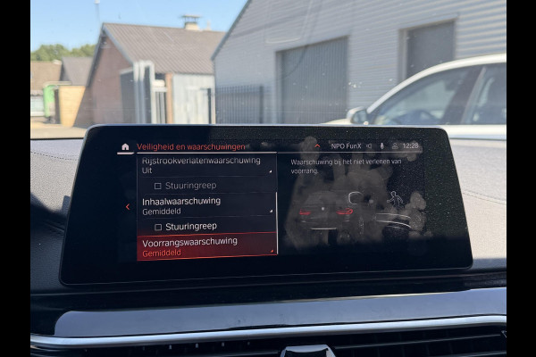 BMW 5 Serie Touring 540i xDrive High Executive Edition | Panoramadak | 360* Camera | Elektrische Achterklep | Climate Control |