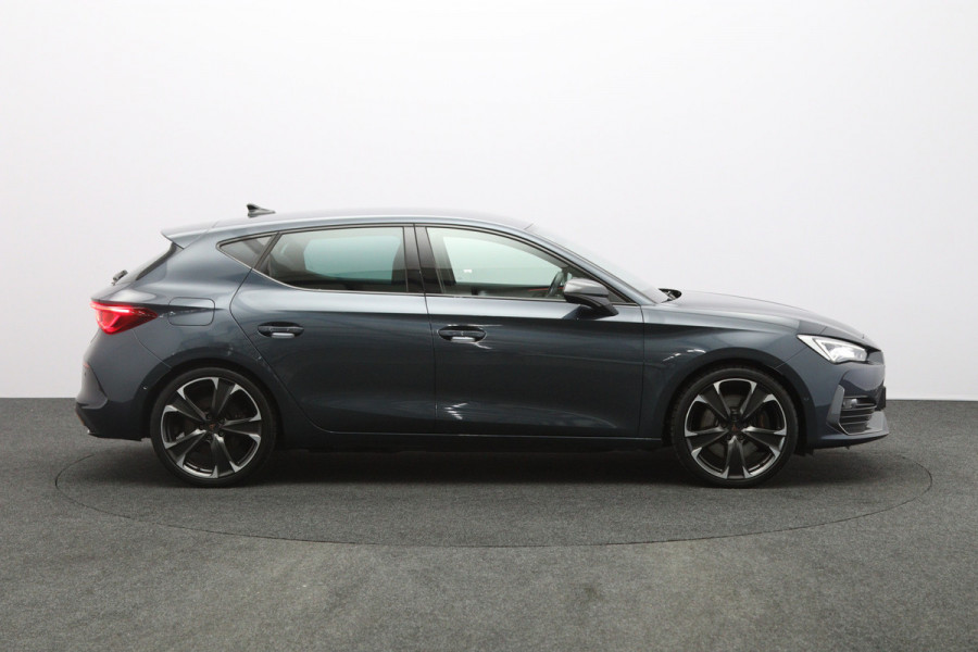 CUPRA Leon 1.4 e-Hybrid VZ 245 PK Performance PHEV, Camera, Kuipstoelen, Navigatie, Stuurverwarming
