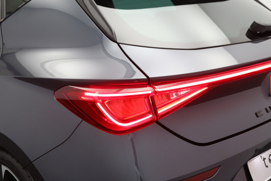 CUPRA Leon 1.4 e-Hybrid VZ 245 PK Performance PHEV, Camera, Kuipstoelen, Navigatie, Stuurverwarming