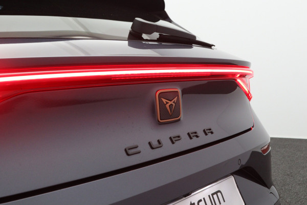 CUPRA Leon 1.4 e-Hybrid VZ 245 PK Performance PHEV, Camera, Kuipstoelen, Navigatie, Stuurverwarming