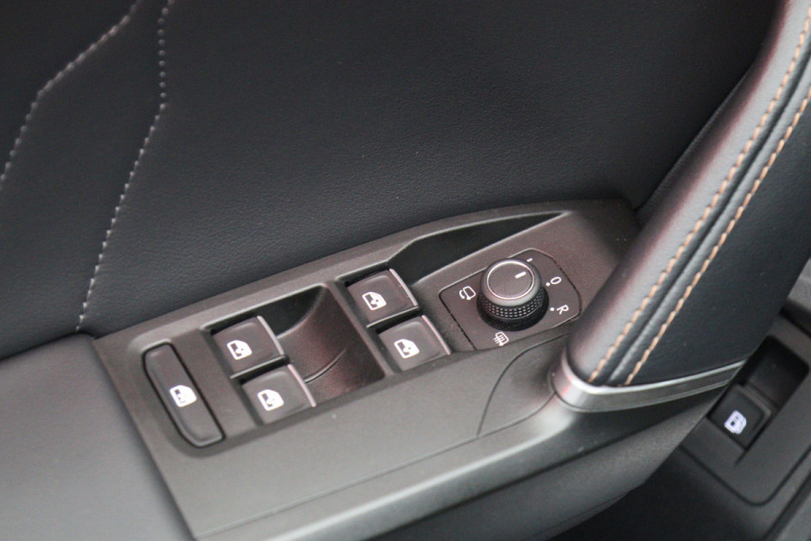 CUPRA Leon 1.4 e-Hybrid VZ 245 PK Performance PHEV, Camera, Kuipstoelen, Navigatie, Stuurverwarming