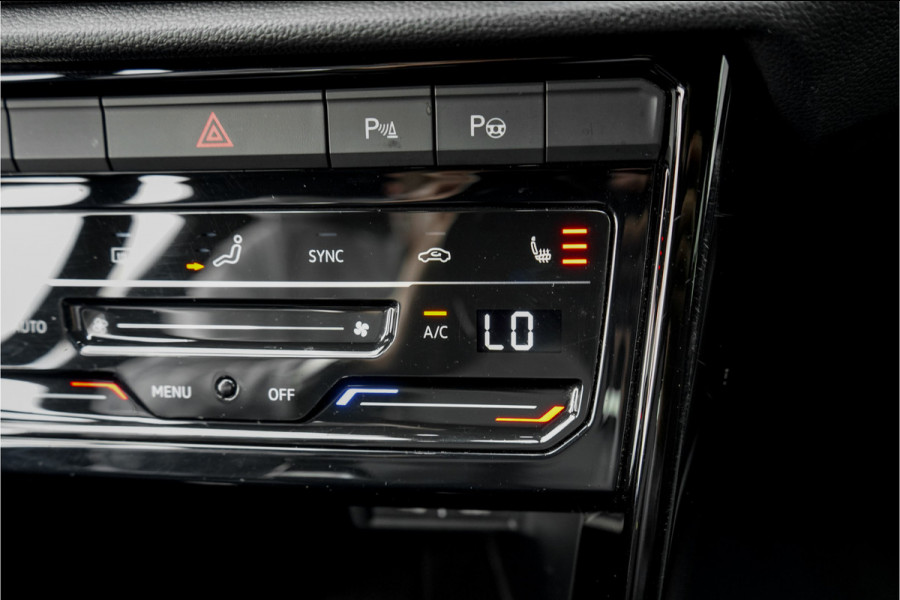 Volkswagen T-Roc 1.5 TSI R-Line Pano LED+ Beats Trekhaak ACC 19"