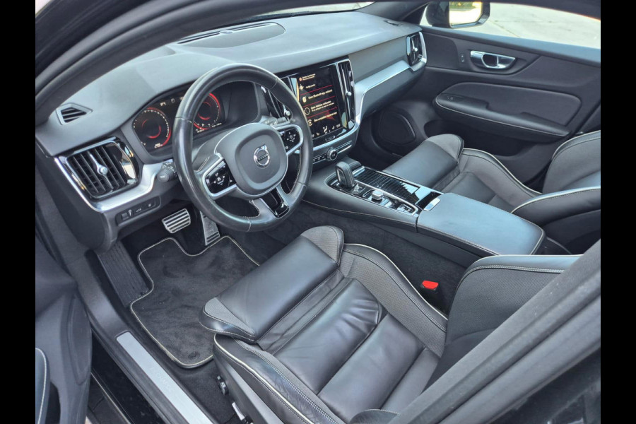 Volvo S60 2.0 Recharge T8 AWD R-Design Pano! Elektrische Stoelen! Camera! Stoelverwarming! Stuurverwarming! Blis! Lane Assist!