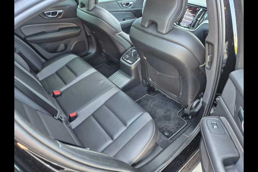 Volvo S60 2.0 Recharge T8 AWD R-Design Pano! Elektrische Stoelen! Camera! Stoelverwarming! Stuurverwarming! Blis! Lane Assist!