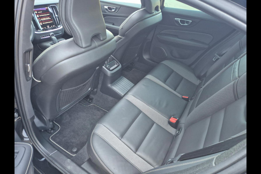 Volvo S60 2.0 Recharge T8 AWD R-Design Pano! Elektrische Stoelen! Camera! Stoelverwarming! Stuurverwarming! Blis! Lane Assist!