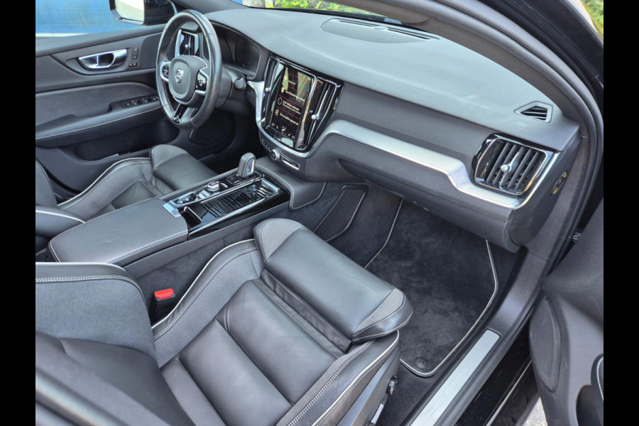 Volvo S60 2.0 Recharge T8 AWD R-Design Pano! Elektrische Stoelen! Camera! Stoelverwarming! Stuurverwarming! Blis! Lane Assist!