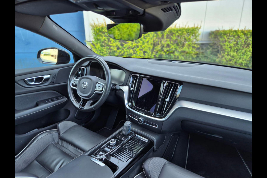 Volvo S60 2.0 Recharge T8 AWD R-Design Pano! Elektrische Stoelen! Camera! Stoelverwarming! Stuurverwarming! Blis! Lane Assist!