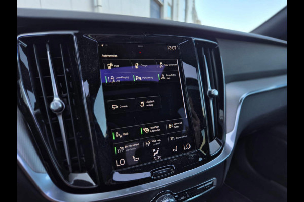 Volvo S60 2.0 Recharge T8 AWD R-Design Pano! Elektrische Stoelen! Camera! Stoelverwarming! Stuurverwarming! Blis! Lane Assist!