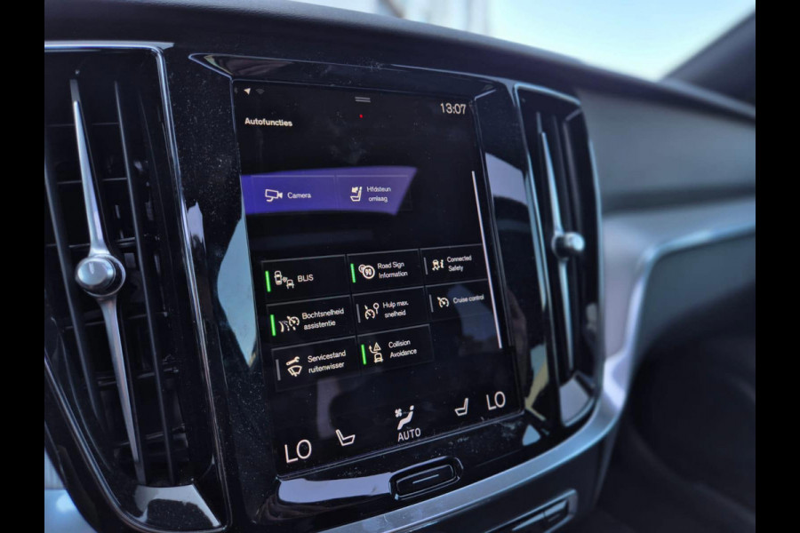 Volvo S60 2.0 Recharge T8 AWD R-Design Pano! Elektrische Stoelen! Camera! Stoelverwarming! Stuurverwarming! Blis! Lane Assist!