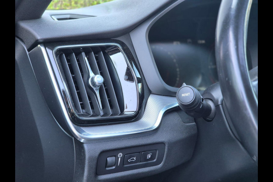 Volvo S60 2.0 Recharge T8 AWD R-Design Pano! Elektrische Stoelen! Camera! Stoelverwarming! Stuurverwarming! Blis! Lane Assist!