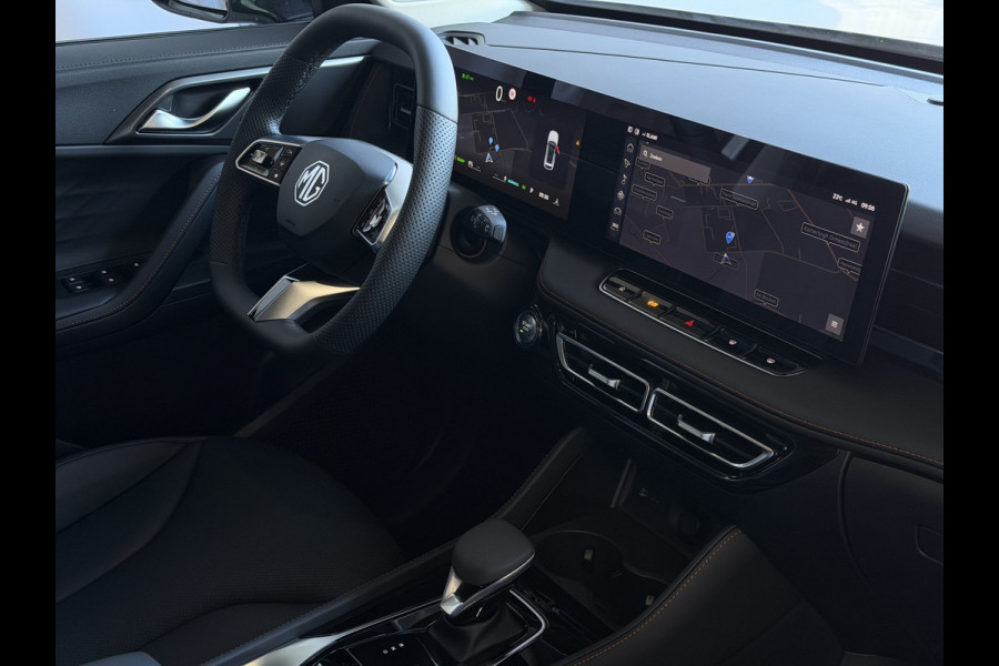 MG MG HS PHEV 1.5 TGDI LUXURY PHEV PLUG-IN HYBRIDE | LEER | 272PK NIEUWE AUTO | >1.000 KM TOTAAL BEREIK | 360° CAMERA | ELEKTRISCHE ACHTERKLEP