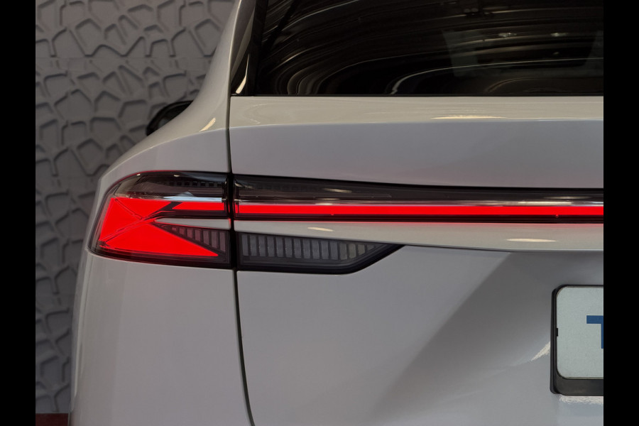 MG MG HS PHEV 1.5 TGDI LUXURY PHEV PLUG-IN HYBRIDE | LEER | 272PK NIEUWE AUTO | >1.000 KM TOTAAL BEREIK | 360° CAMERA | ELEKTRISCHE ACHTERKLEP