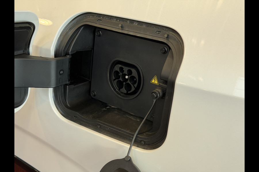 MG MG HS PHEV 1.5 TGDI LUXURY PHEV PLUG-IN HYBRIDE | LEER | 272PK NIEUWE AUTO | >1.000 KM TOTAAL BEREIK | 360° CAMERA | ELEKTRISCHE ACHTERKLEP