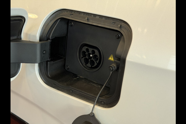 MG MG HS PHEV 1.5 TGDI LUXURY PHEV PLUG-IN HYBRIDE | LEER | 272PK NIEUWE AUTO | >1.000 KM TOTAAL BEREIK | 360° CAMERA | ELEKTRISCHE ACHTERKLEP