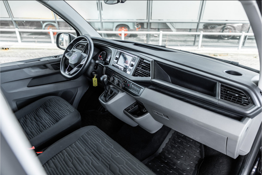 Volkswagen Transporter T6.1 2.0 TDI L2H1 DC Caravelle | Dubbel cabine | Two-tone | CarPlay | Camera | MF Stuur | Cruise control | Climate control | 6-zitter | BPM vrij | Nieuwe APK | Dealer onderhouden