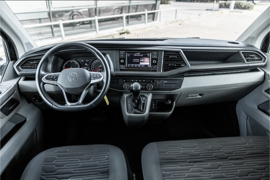 Volkswagen Transporter T6.1 2.0 TDI L2H1 DC Caravelle | Dubbel cabine | Two-tone | CarPlay | Camera | MF Stuur | Cruise control | Climate control | 6-zitter | BPM vrij | Nieuwe APK | Dealer onderhouden