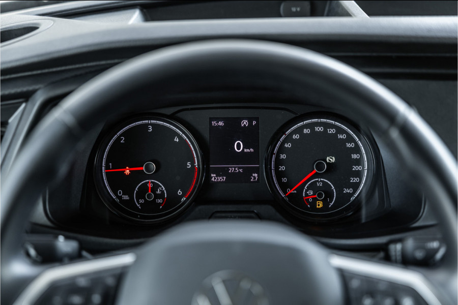 Volkswagen Transporter T6.1 2.0 TDI L2H1 DC Caravelle | Dubbel cabine | Two-tone | CarPlay | Camera | MF Stuur | Cruise control | Climate control | 6-zitter | BPM vrij | Nieuwe APK | Dealer onderhouden