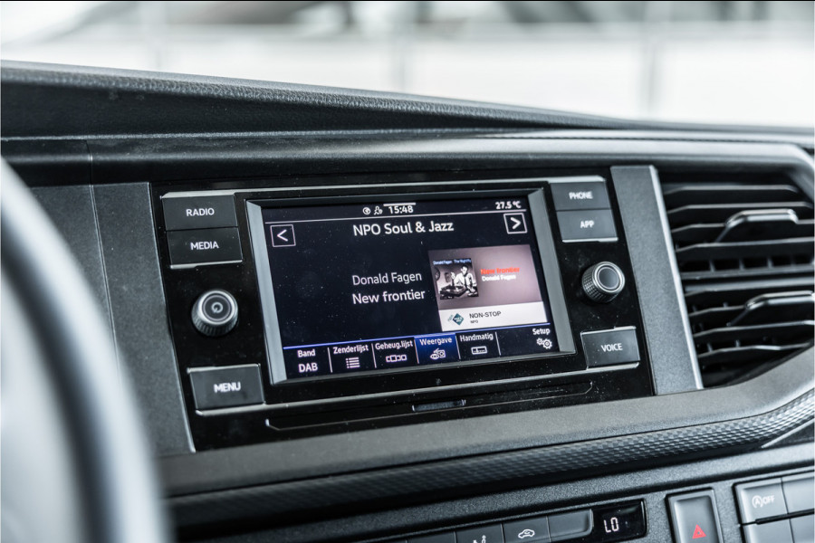 Volkswagen Transporter T6.1 2.0 TDI L2H1 DC Caravelle | Dubbel cabine | Two-tone | CarPlay | Camera | MF Stuur | Cruise control | Climate control | 6-zitter | BPM vrij | Nieuwe APK | Dealer onderhouden