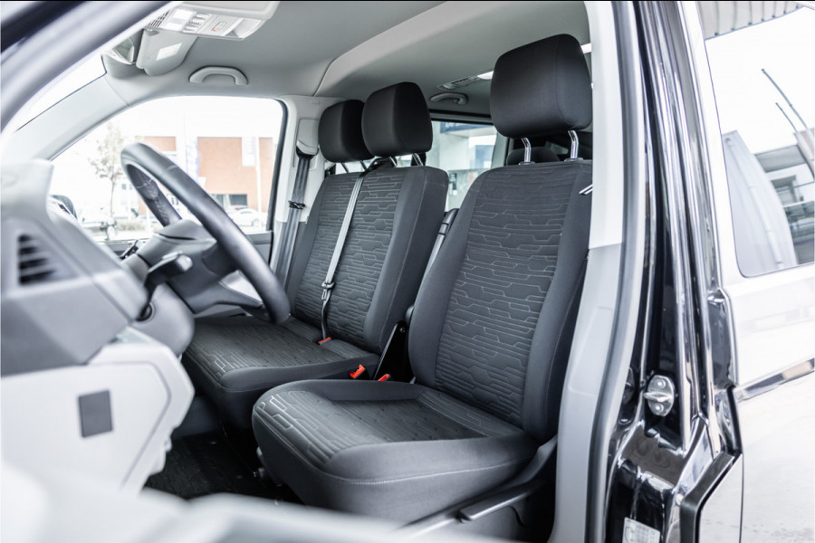 Volkswagen Transporter T6.1 2.0 TDI L2H1 DC Caravelle | Dubbel cabine | Two-tone | CarPlay | Camera | MF Stuur | Cruise control | Climate control | 6-zitter | BPM vrij | Nieuwe APK | Dealer onderhouden