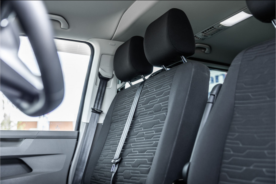 Volkswagen Transporter T6.1 2.0 TDI L2H1 DC Caravelle | Dubbel cabine | Two-tone | CarPlay | Camera | MF Stuur | Cruise control | Climate control | 6-zitter | BPM vrij | Nieuwe APK | Dealer onderhouden