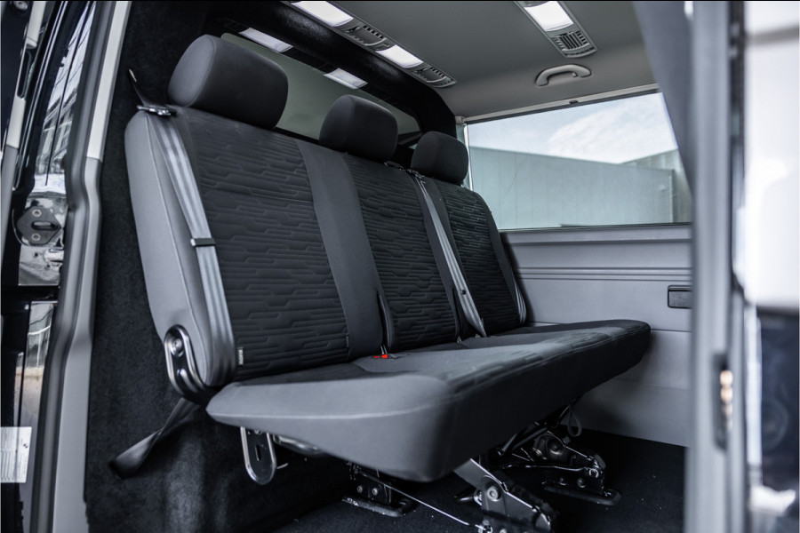 Volkswagen Transporter T6.1 2.0 TDI L2H1 DC Caravelle | Dubbel cabine | Two-tone | CarPlay | Camera | MF Stuur | Cruise control | Climate control | 6-zitter | BPM vrij | Nieuwe APK | Dealer onderhouden