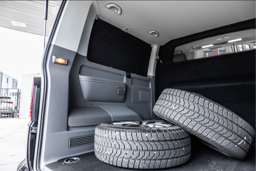 Volkswagen Transporter T6.1 2.0 TDI L2H1 DC Caravelle | Dubbel cabine | Two-tone | CarPlay | Camera | MF Stuur | Cruise control | Climate control | 6-zitter | BPM vrij | Nieuwe APK | Dealer onderhouden