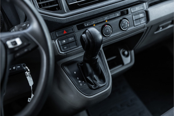 Volkswagen Crafter 2.0 TDI L3H2 | Automaat | CarPlay | Camera | Betimmering | MF Stuur | Cruise control | Stoelverwarming | Nieuwe APK | Dealer onderhouden | BPM Vrij | Euro 6